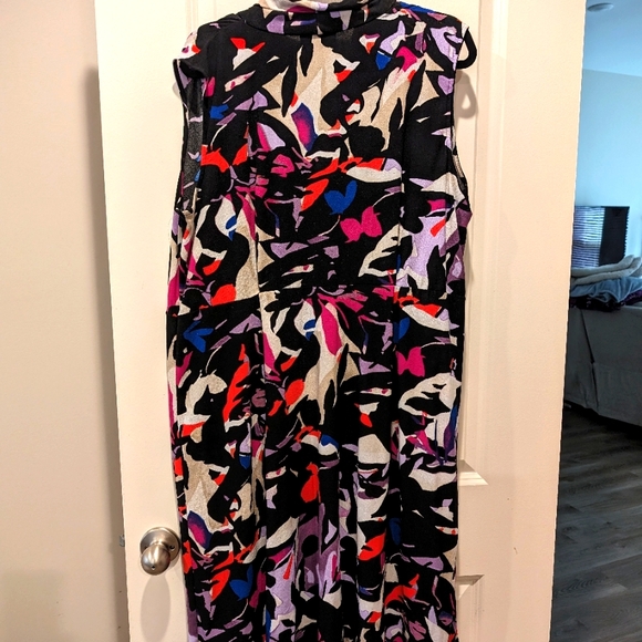 Sleeveless Dana Buchman Dress. There are some small snags in the dress. - Picture 6 of 6